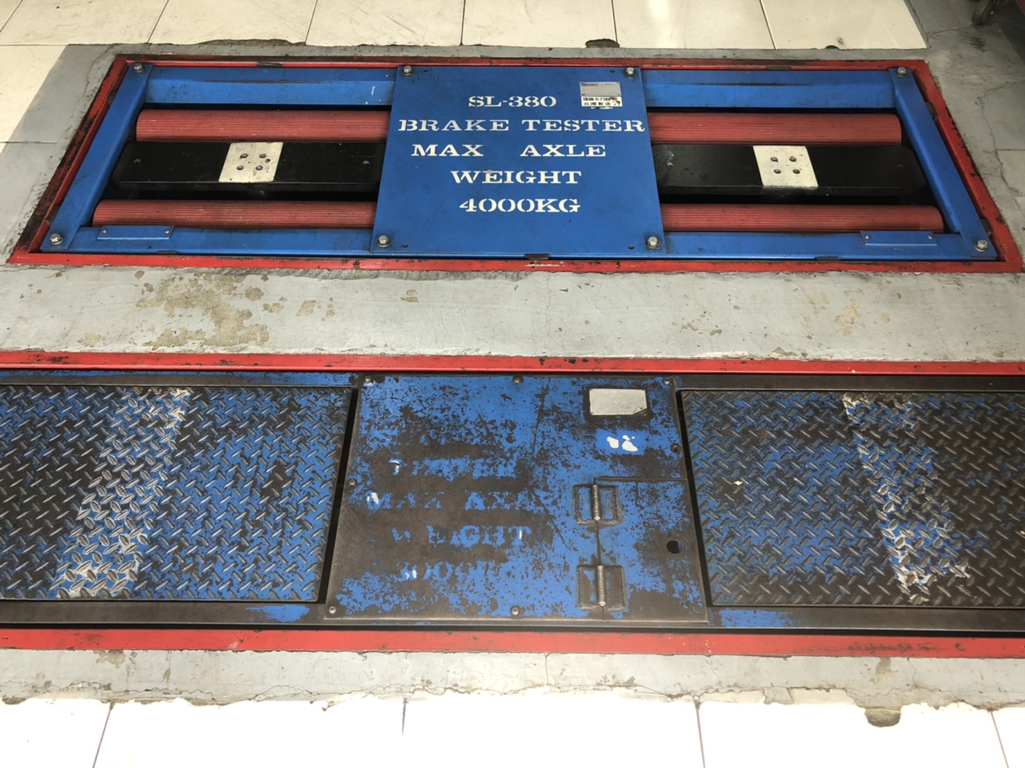 剎車試驗器(上)前東板調整器(下)