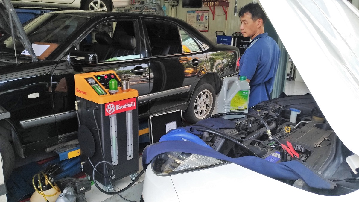 1070607現代IX35水箱清洗流程(2)