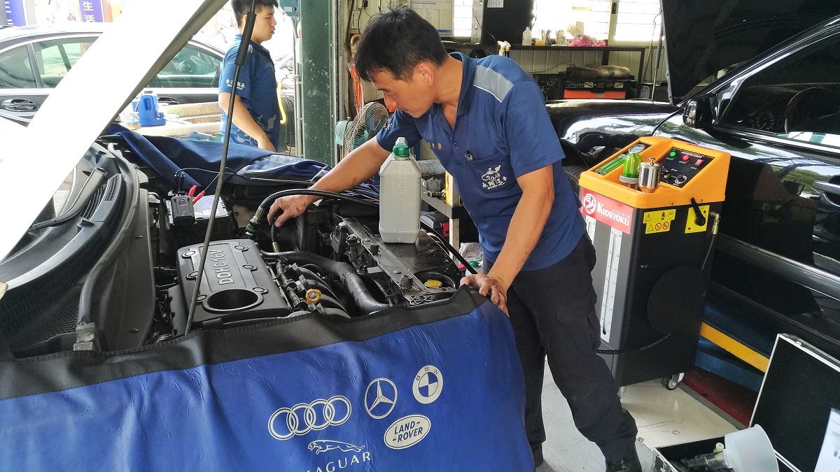 1070607現代IX35水箱清洗流程(4)