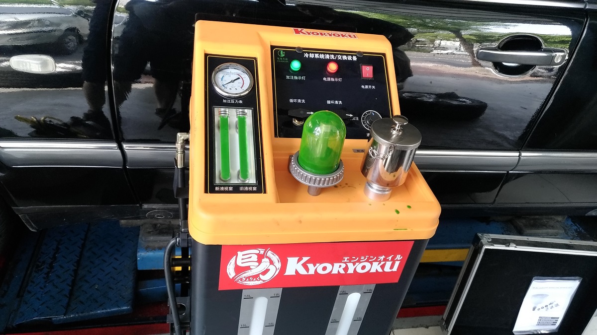 1070607現代IX35水箱清洗流程(5)