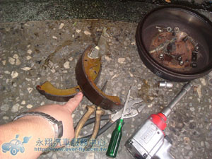 鼓式煞車漏油4