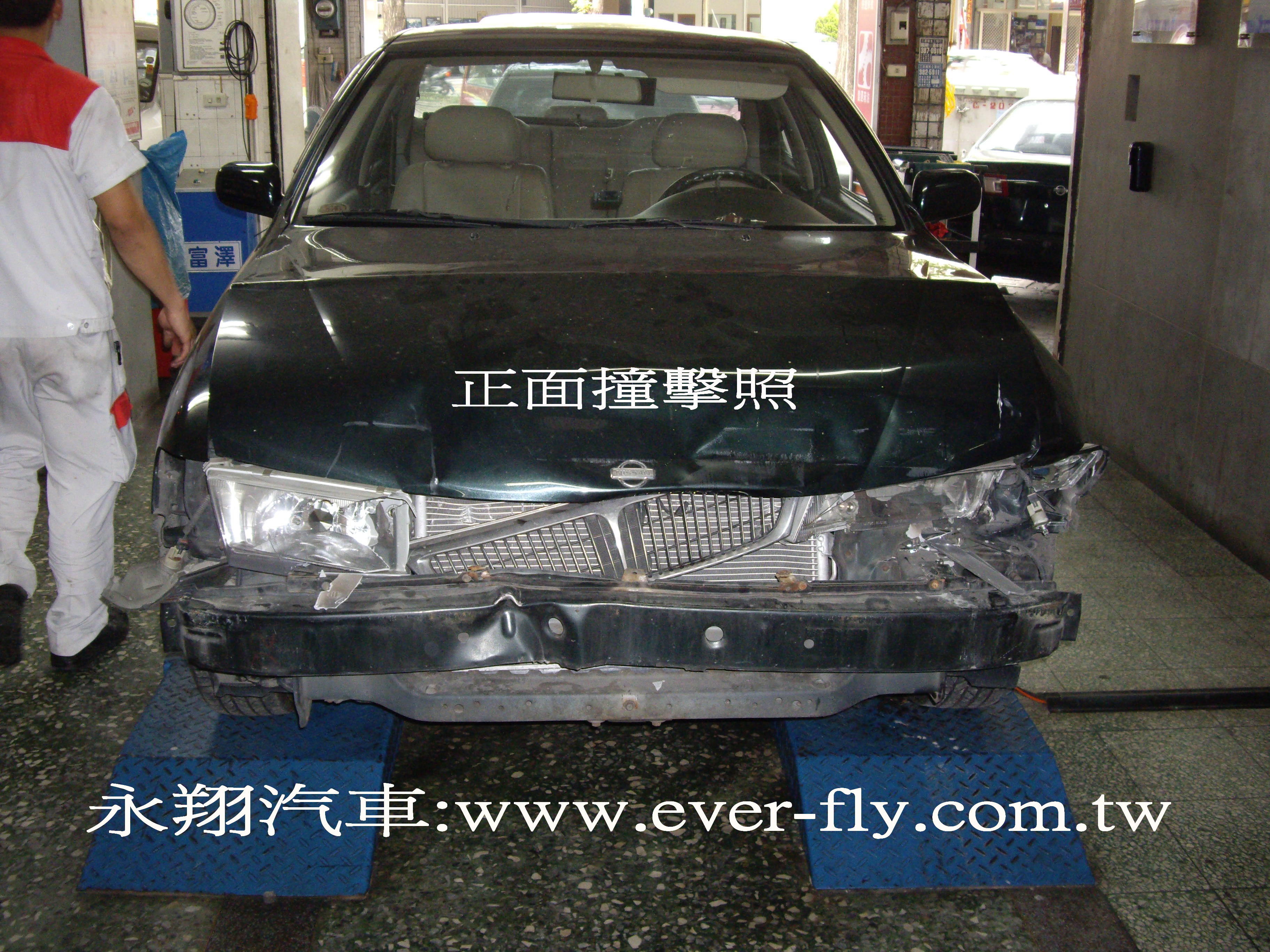 從左圖中看來，需要一段時間來維修復原，包括有板金、車頭燈、角燈(方向燈)、保險桿