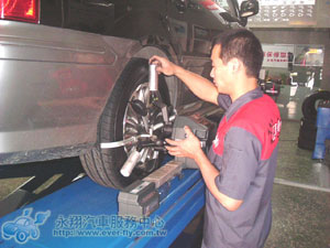 堅守「創新技術與優質服務」的企業文化  高精準性  實施夾具偏差補正程序,前束及外傾角的公差可縮到 ± 2以內