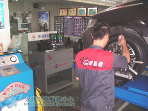 採用最先進的工業電腦搭配激光雷射導引調整.新藍芽全方位接受信號,不受環境引響,且可長距離接收