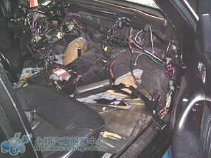 不忍看下去,真不簡單密密麻麻一大堆的線路含零件與開關。