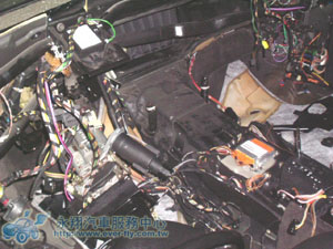SRS安全氣囊系統查修，一次拆修雙重服務。
